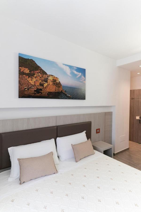 Eden Rooms ลาสเปเซีย ภายนอก รูปภาพ